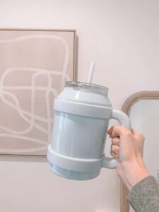 High-Capacity Barrel Insulated Mug - Wide-Body Stainless Steel Travel Tumbler with Oversized Handle and Clear Straw Lid